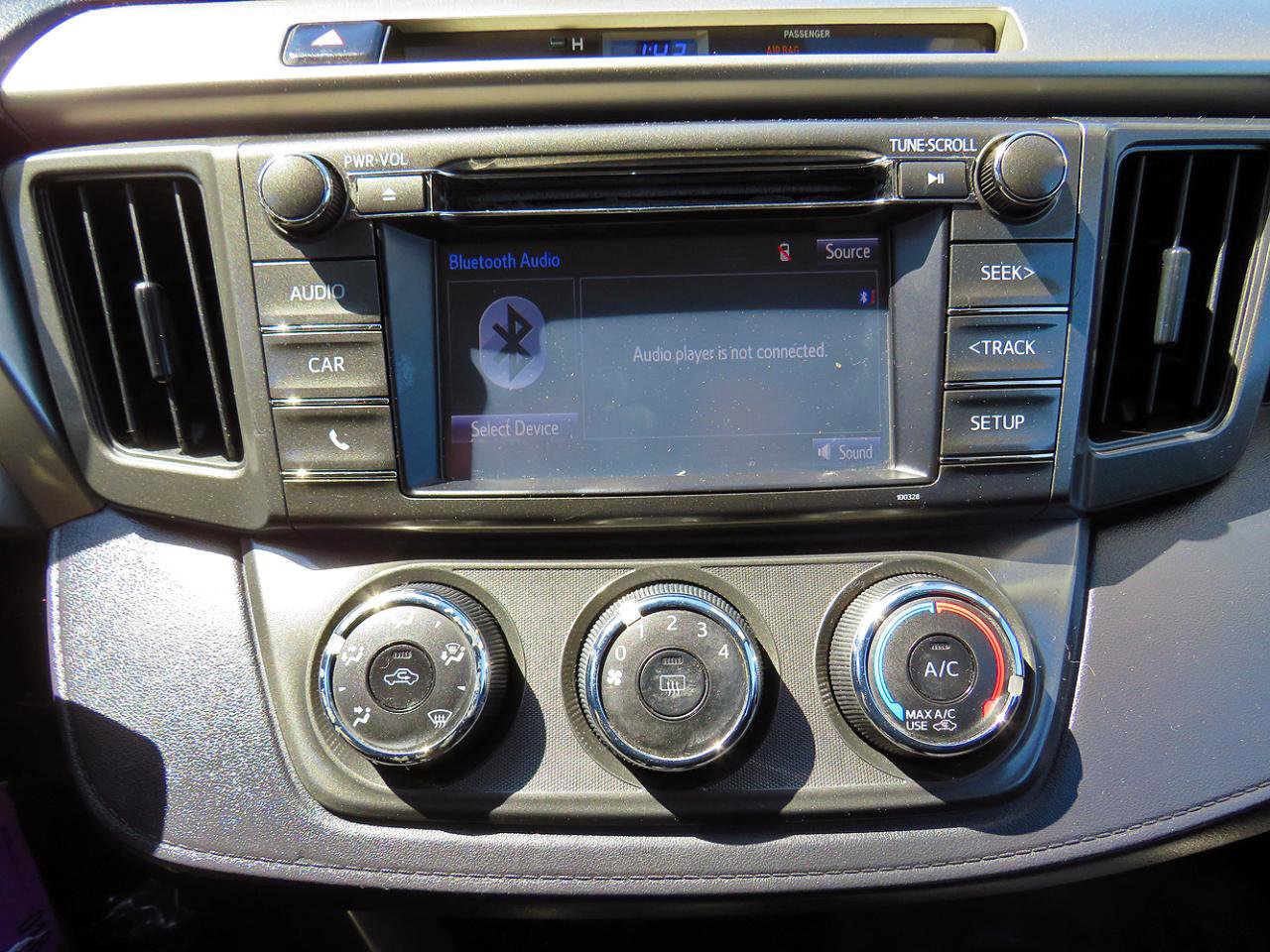 Used 2015 Toyota RAV4 LE image 23