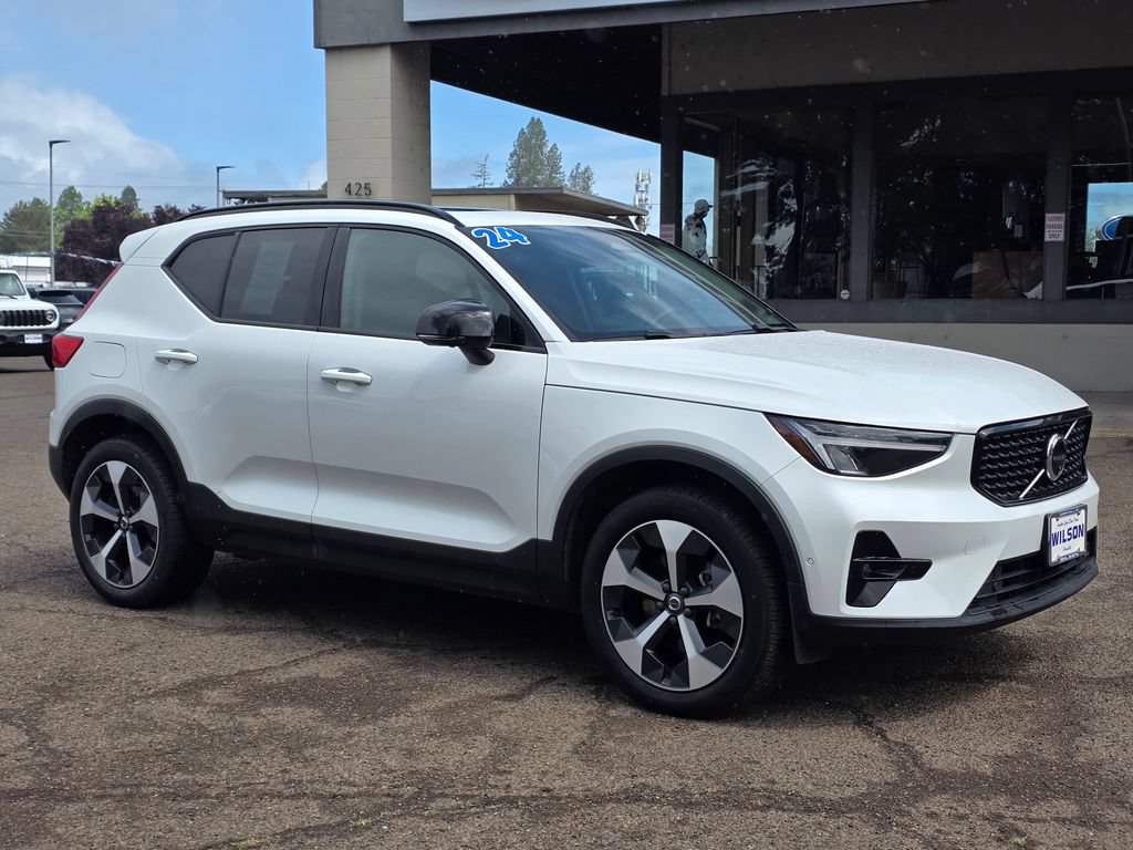 Used 2024 Volvo XC40 B5 Plus AWD/4WD image 28