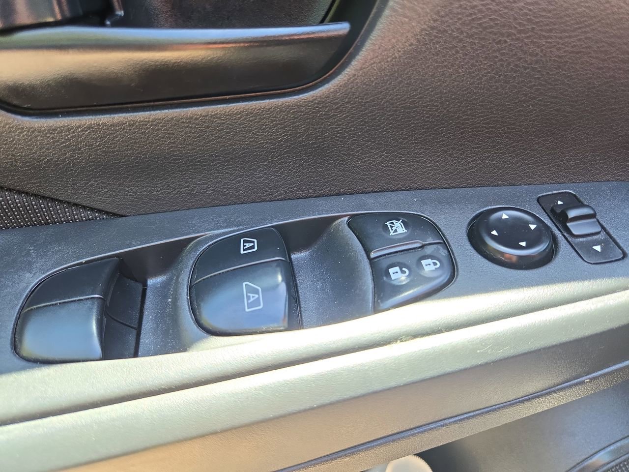 Used 2025 Nissan Kicks Play S FWD image 16