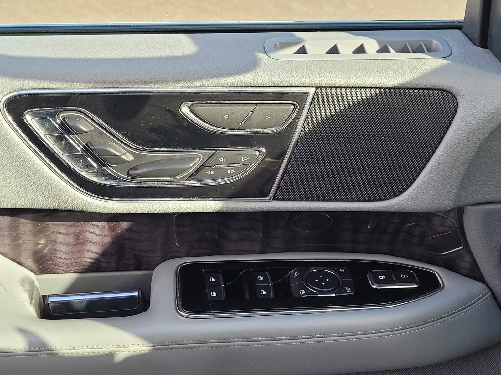 Used 2020 Lincoln Navigator Reserve image 17