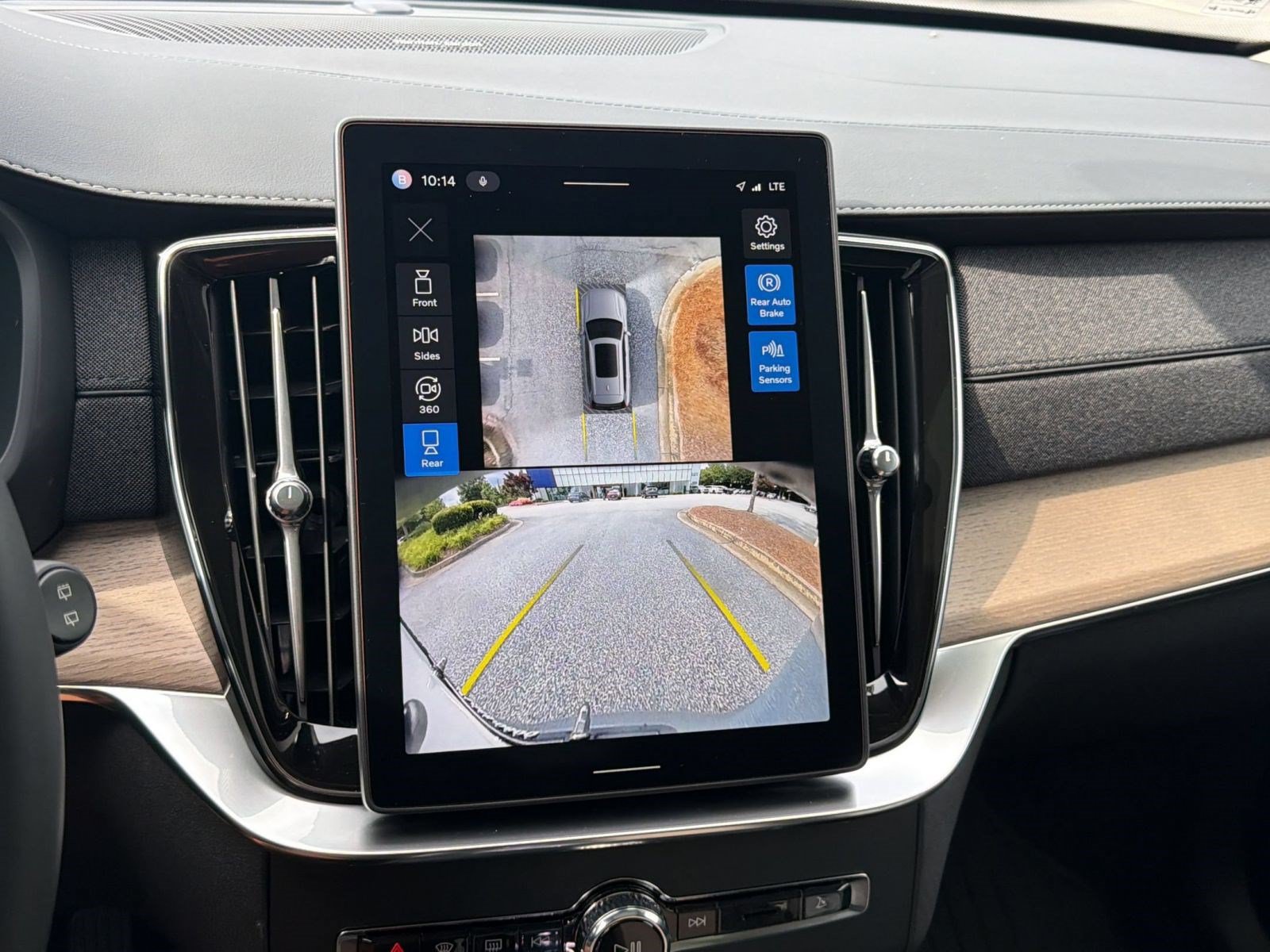 Certified 2025 Volvo XC90 B5 Plus AWD/4WD image 19