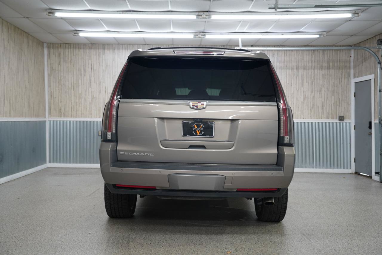 Used 2019 Cadillac Escalade Premium Luxury w/ LPO, Radiant Package AWD/4WD image 8