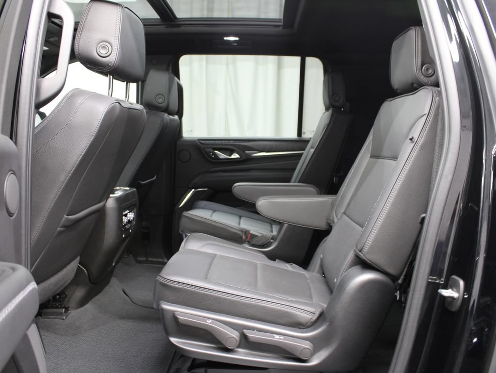 Used 2023 GMC Yukon XL Denali AWD/4WD image 17