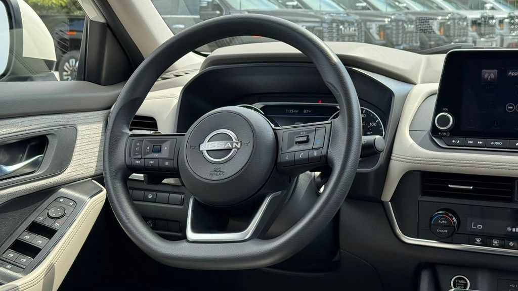 Used 2023 Nissan Rogue SV FWD image 13