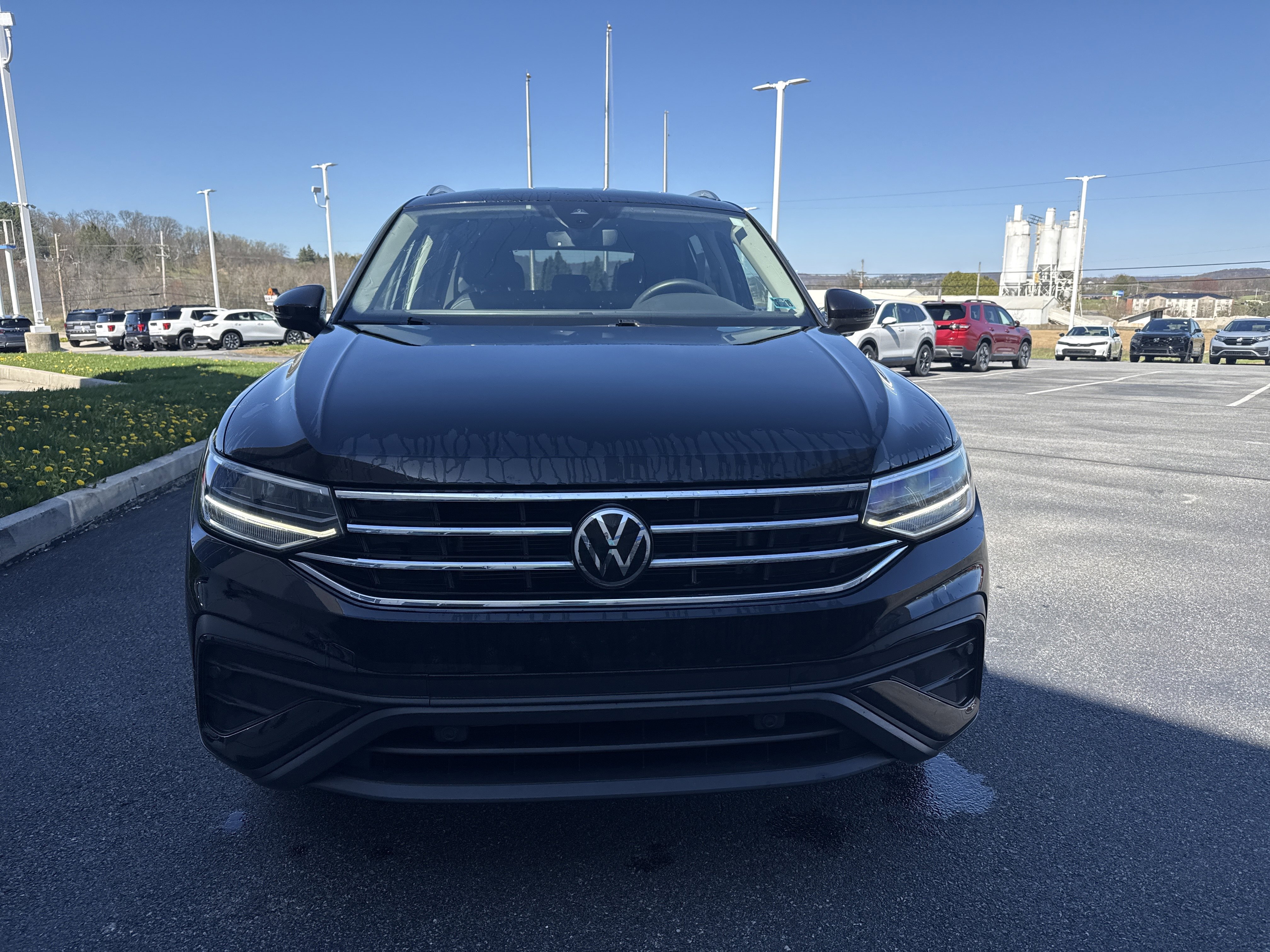 Used 2022 Volkswagen Tiguan SE image 8