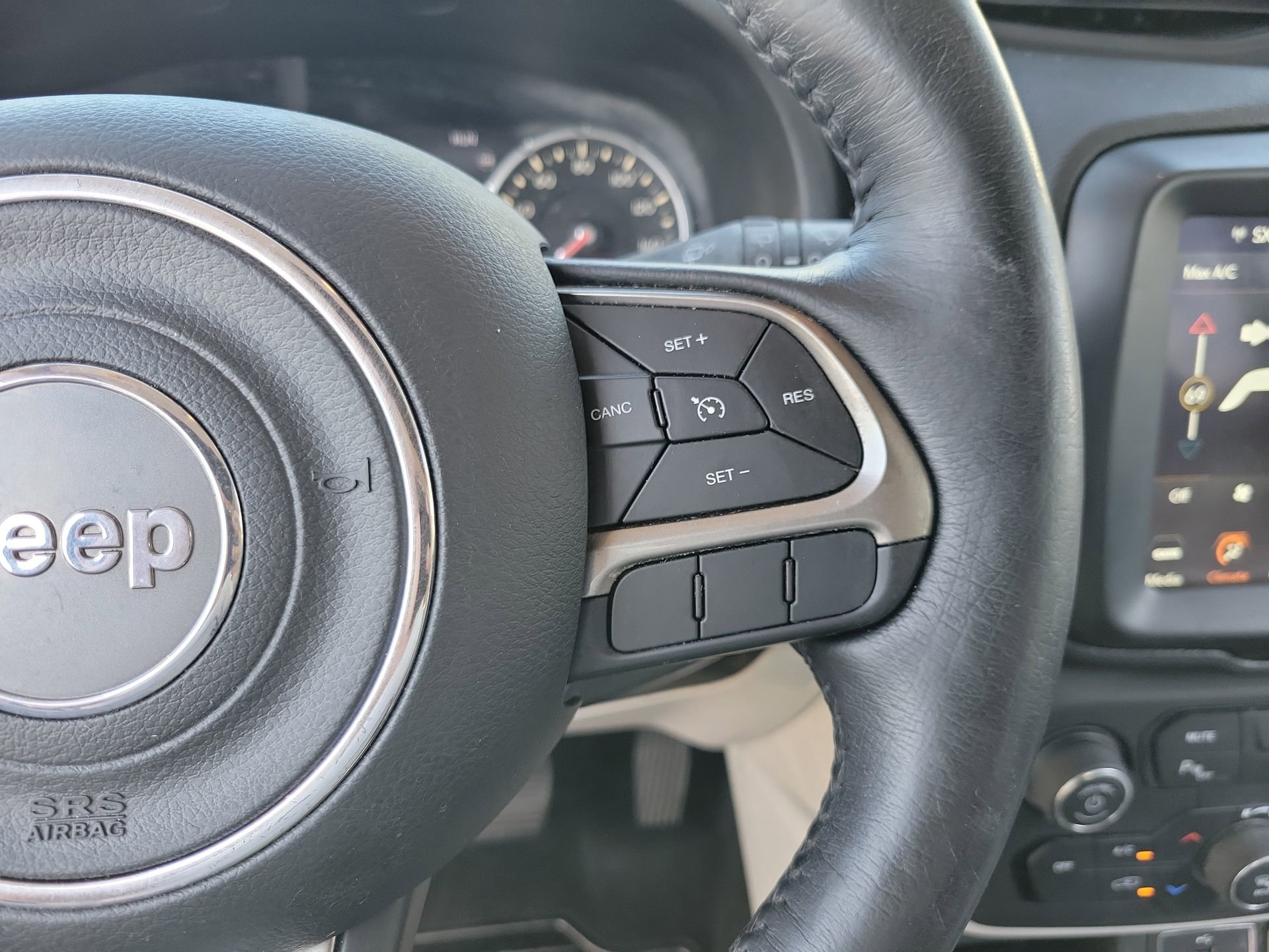Used 2018 Jeep Renegade Limited w/ UConnect 8.4 Nav Group FWD image 30
