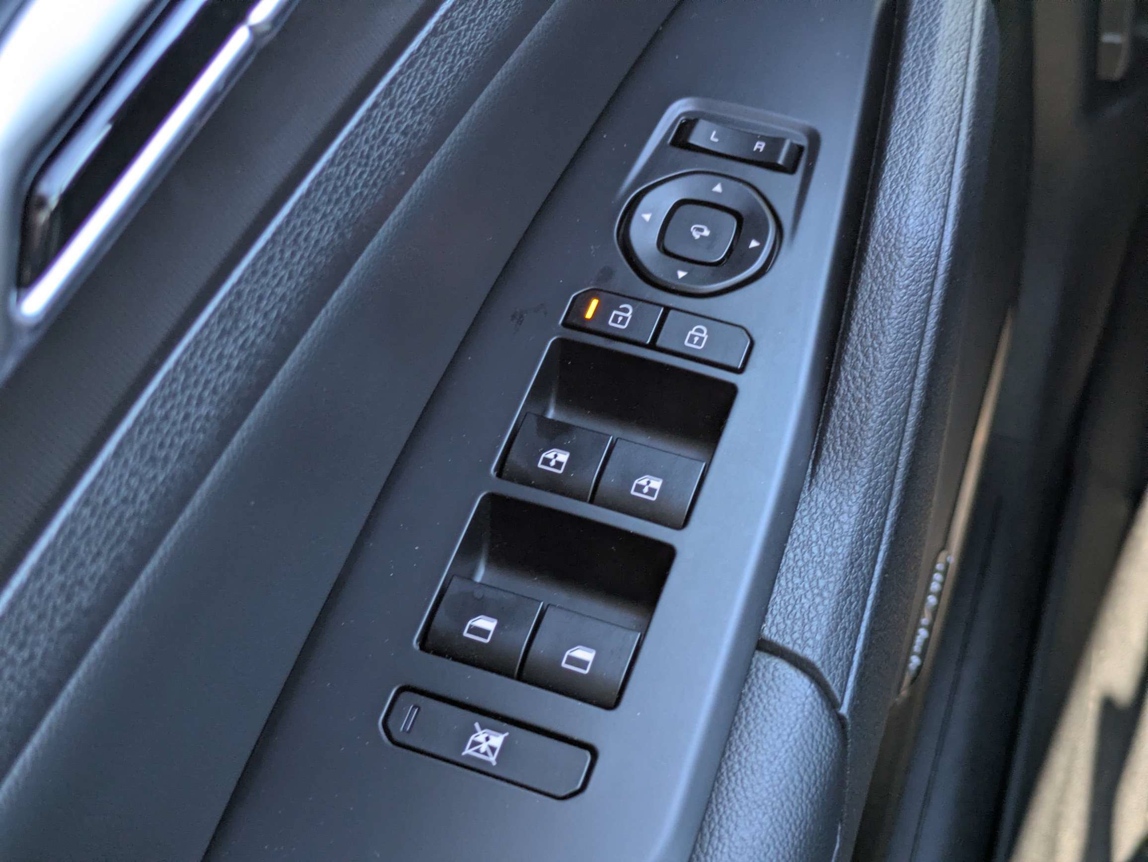 Certified 2026 Kia Sportage SX FWD image 24