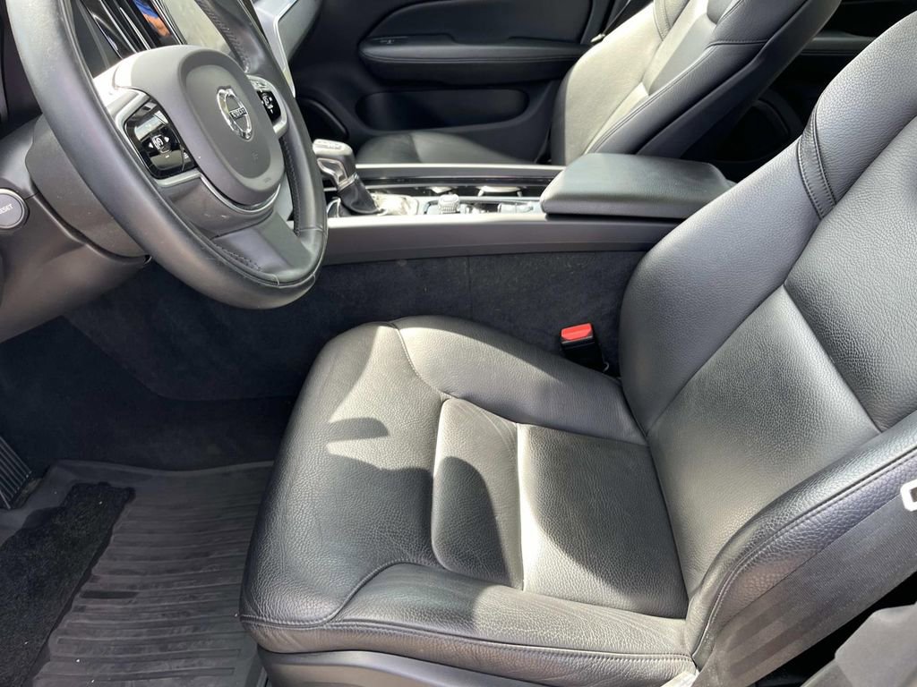 Used 2020 Volvo V60 T5 Momentum w/ Protection Package image 28