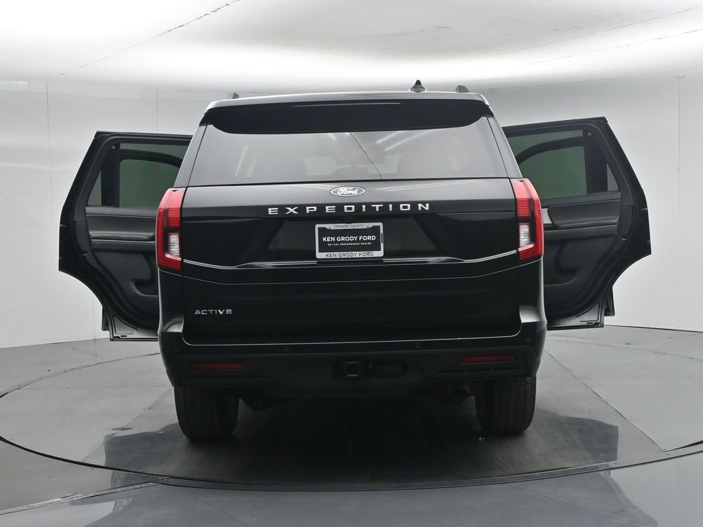 Used 2025 Ford Expedition Active AWD/4WD image 39