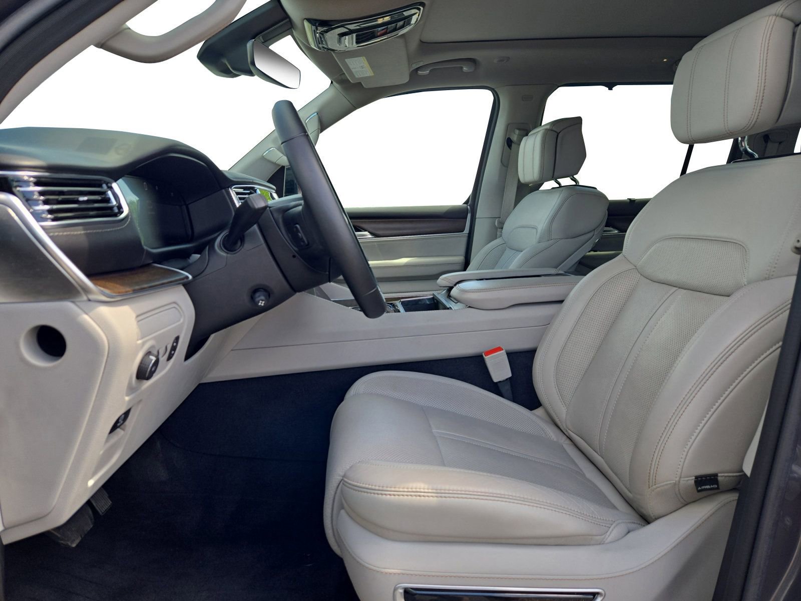 Used 2023 Jeep Grand Wagoneer L 4WD image 9