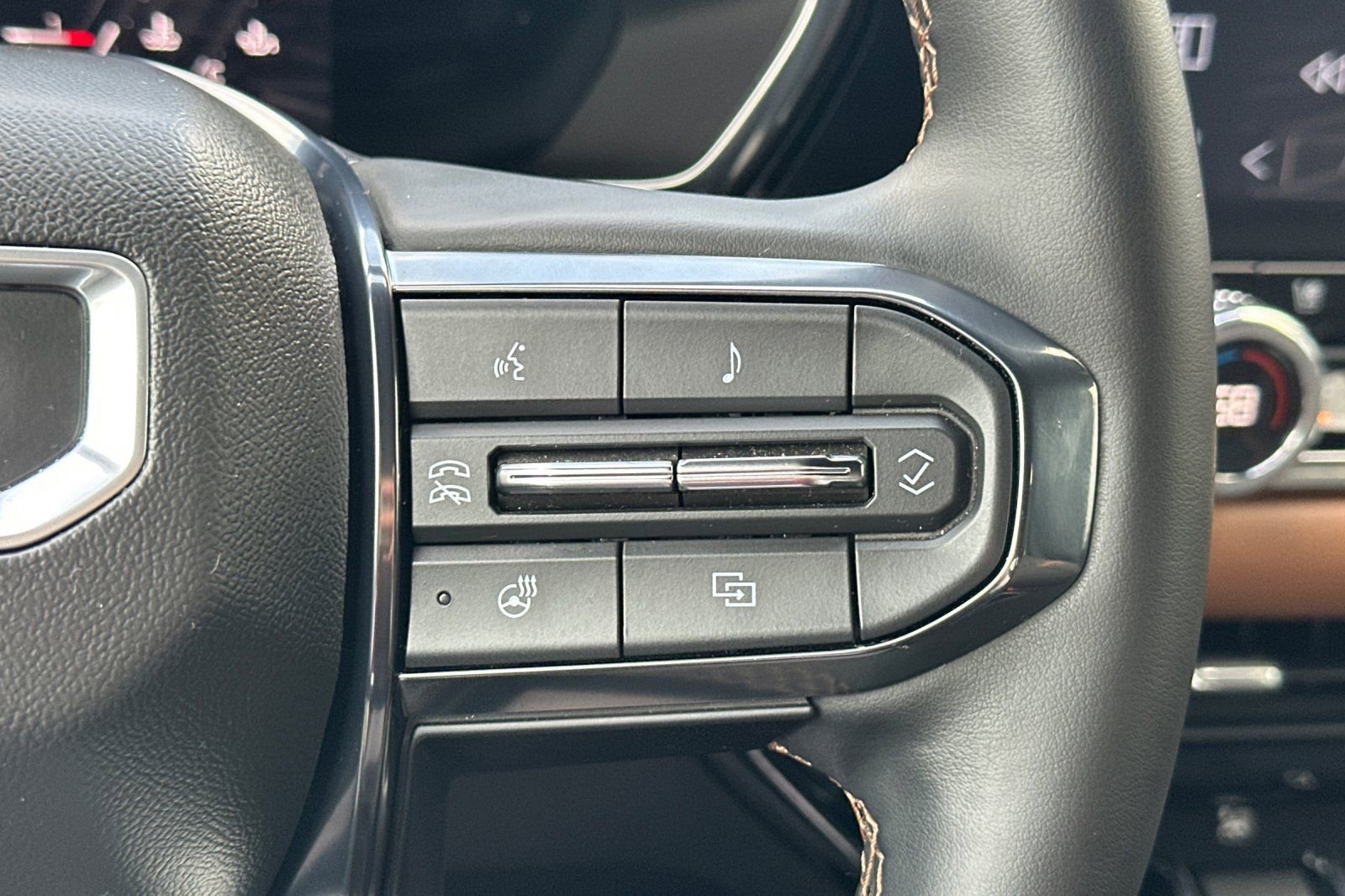 Certified 2023 GMC Canyon AT4 w/ AT4 Premium Package AWD/4WD image 32