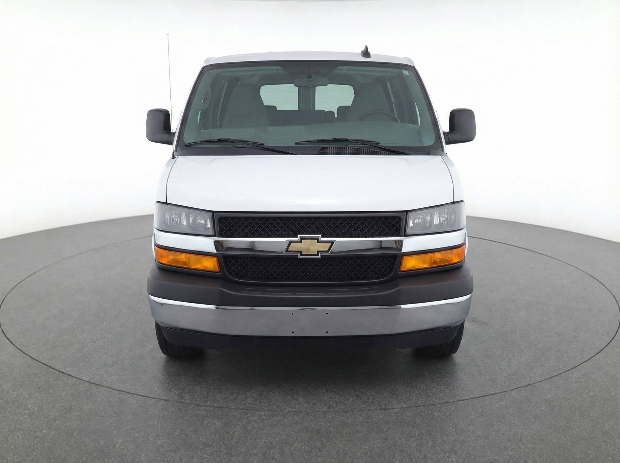 Used 2025 Chevrolet Express 3500 LT w/ LT Preferred Equipment Group RWD image 2