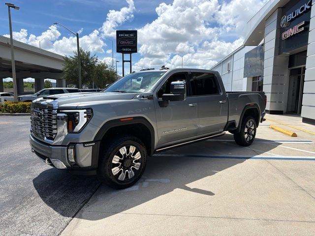 Used 2025 GMC Sierra 2500 Denali w/ Denali Reserve Package AWD/4WD image 3