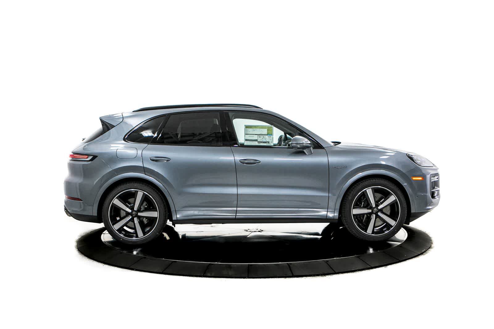 New 2026 Porsche Cayenne Turbo AWD/4WD image 8