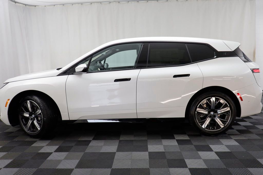 New 2026 BMW iX xDrive45 w/ Climate Comfort Package AWD/4WD image 4
