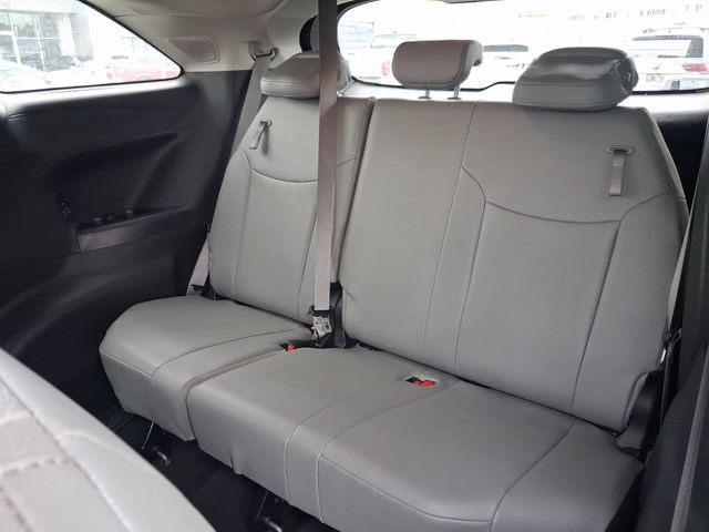 Used 2025 Toyota Sienna XLE w/ XLE Plus Package FWD image 6