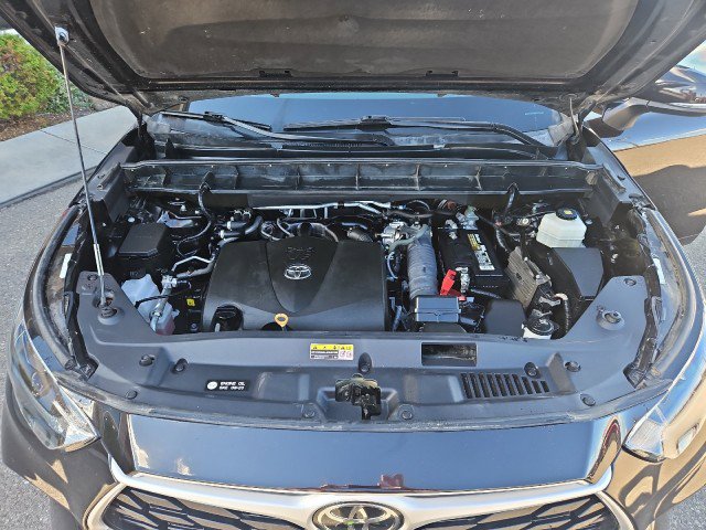 Used 2021 Toyota Highlander XLE image 28