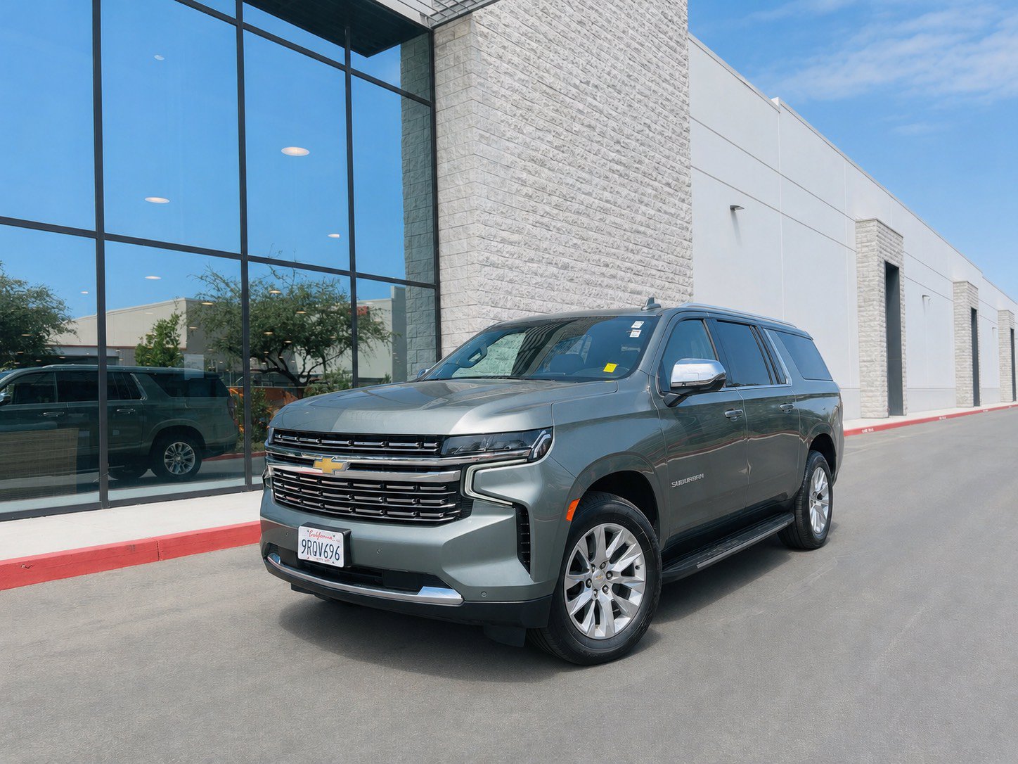 Used 2023 Chevrolet Suburban Premier AWD/4WD image 1