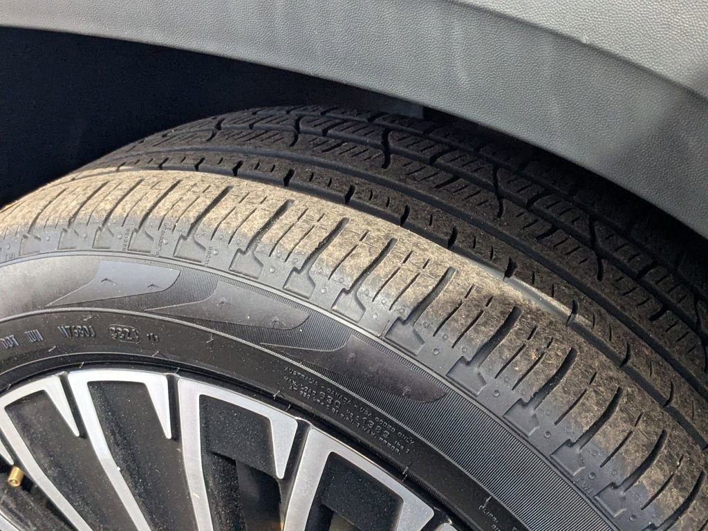 Used 2025 Volkswagen Taos SE image 28