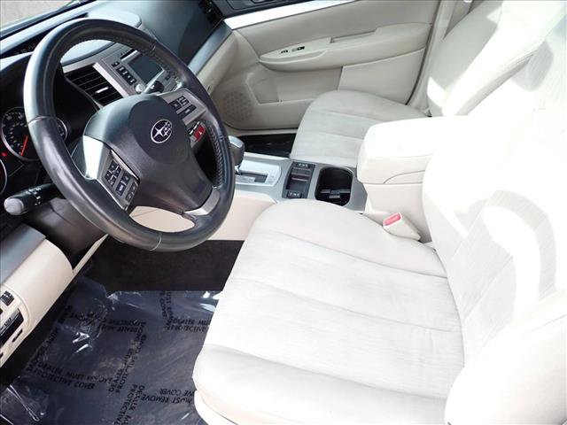 Used 2014 Subaru Legacy 2.5i Premium w/ Moonroof Package AWD/4WD image 9