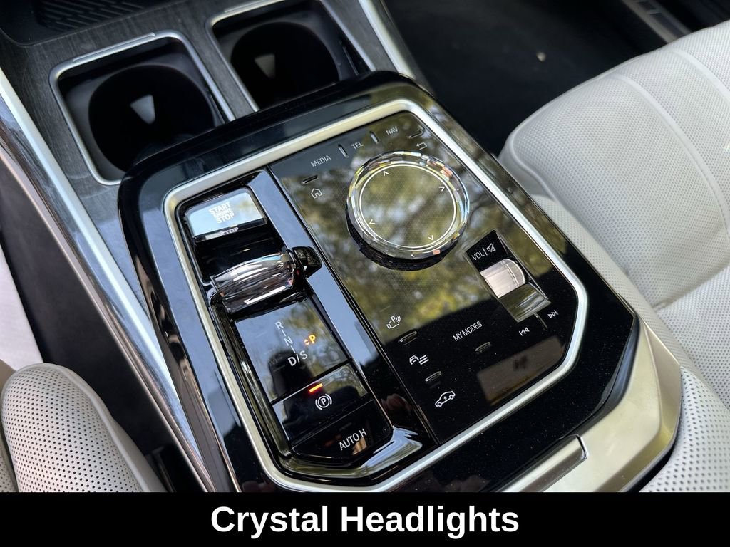 Used 2024 BMW 760i xDrive w/ Executive Package image 27