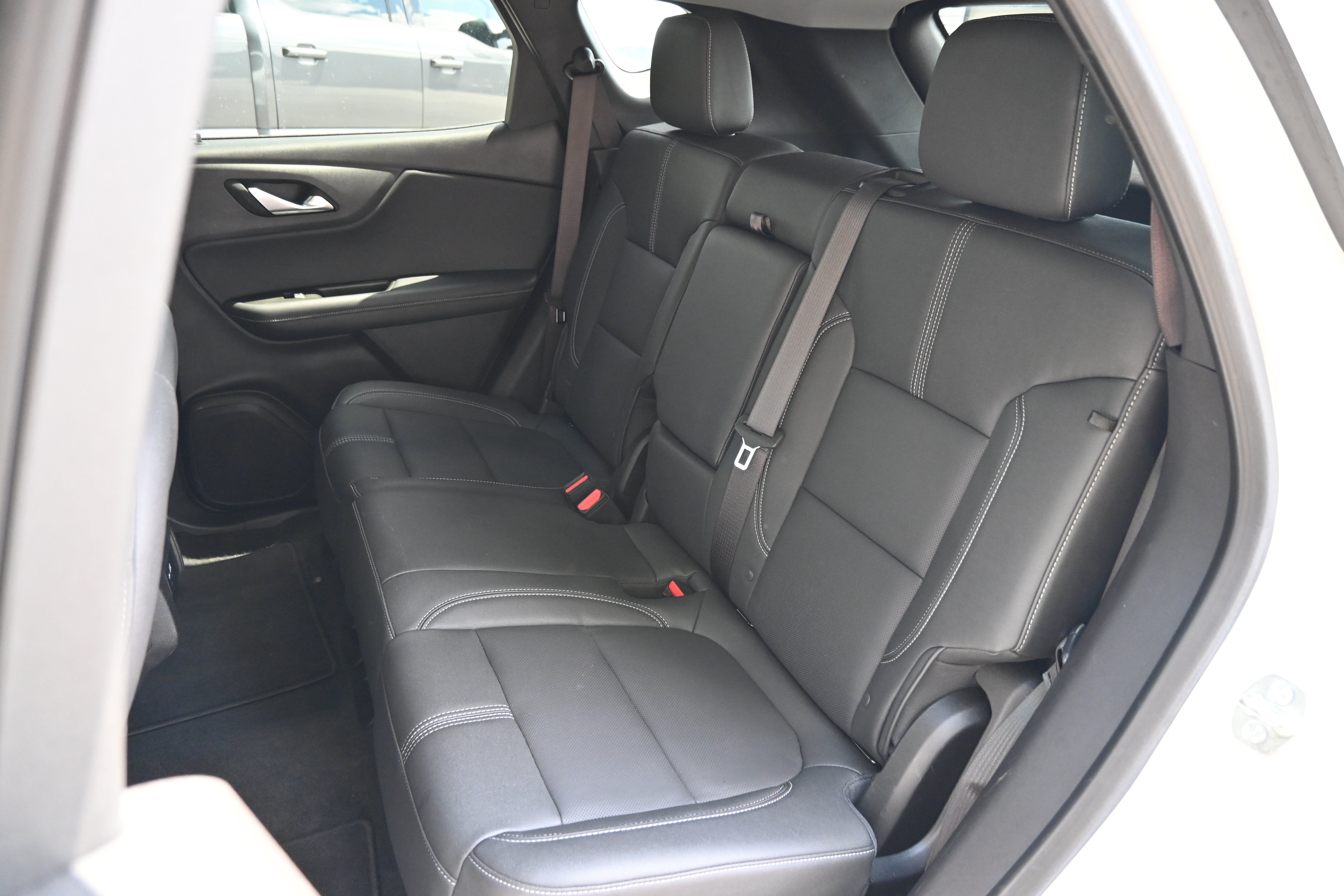 Used 2024 Chevrolet Blazer LT w/ Midnight/Sport Edition FWD image 31