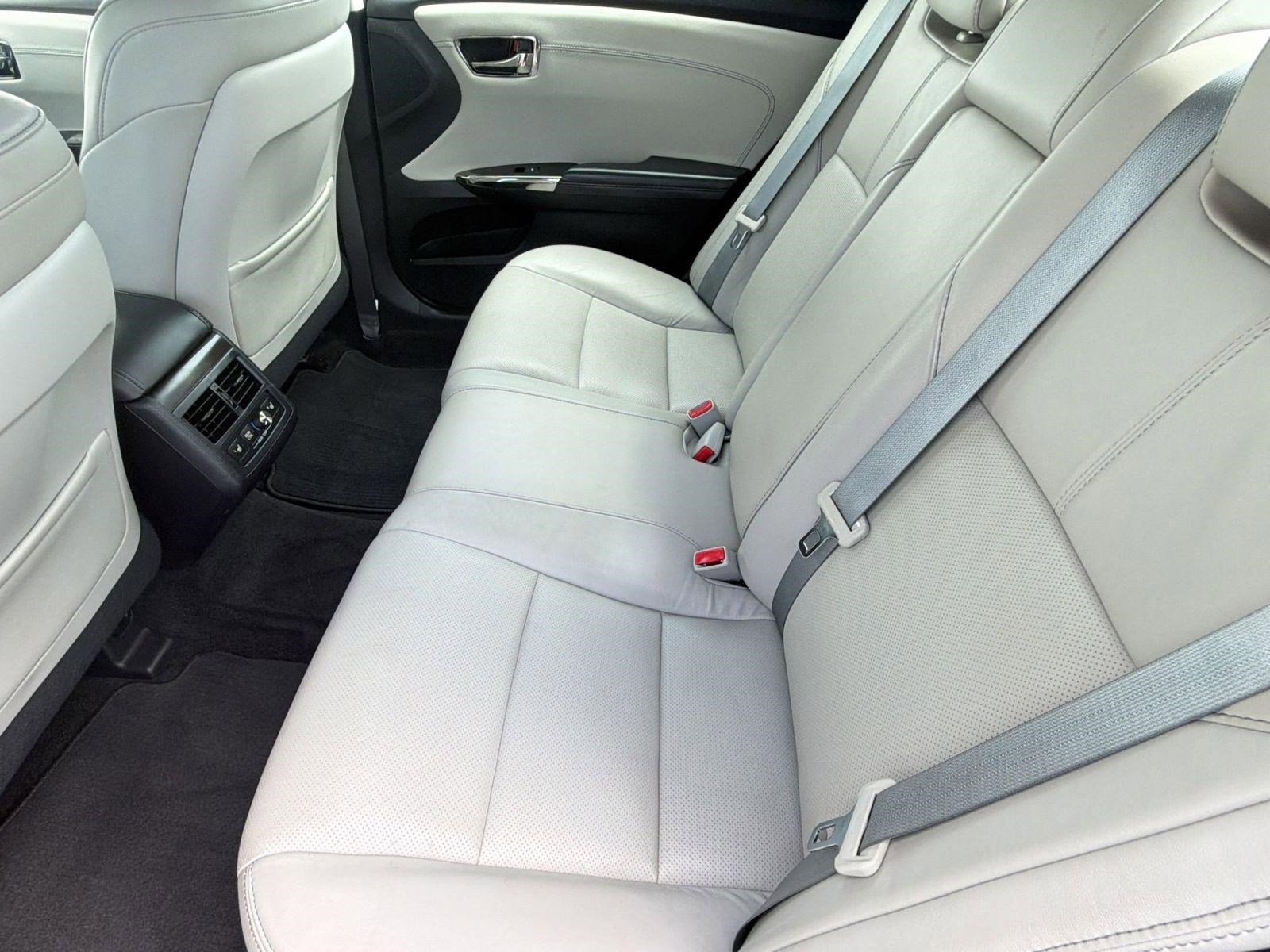 Used 2016 Toyota Avalon Limited FWD image 29