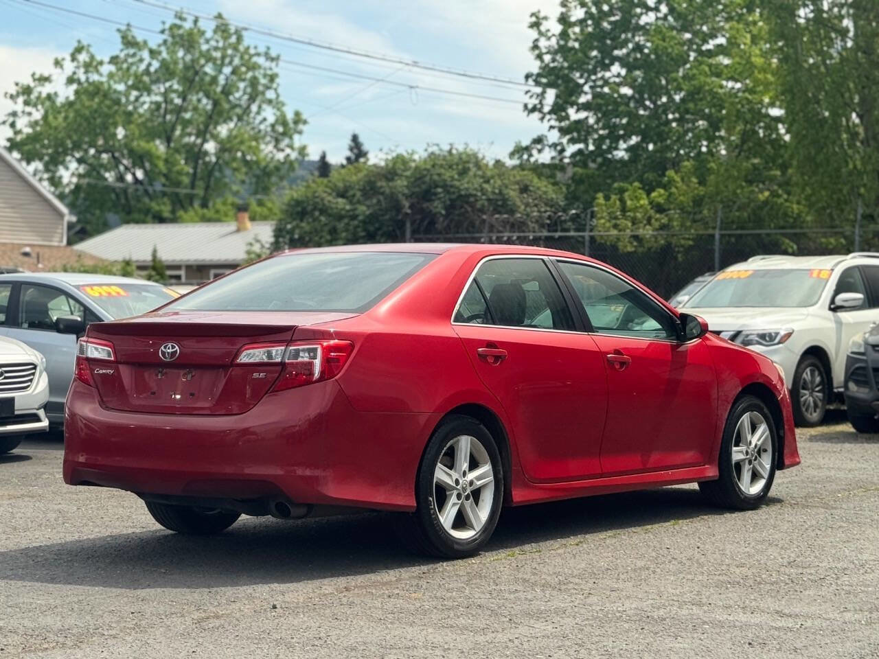 Used 2014 Toyota Camry SE w/ Moonroof Package FWD image 4