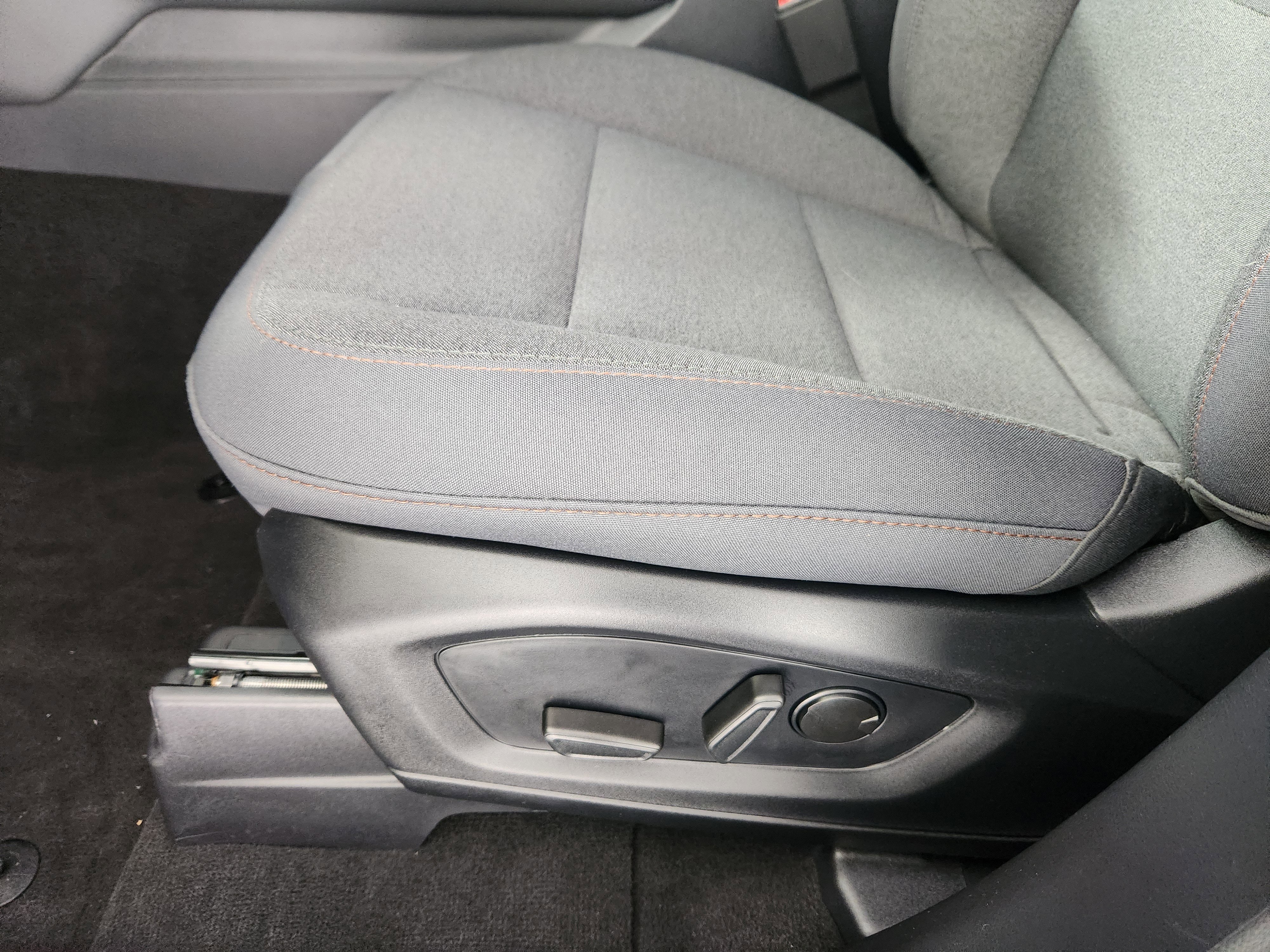 Used 2025 Ford Explorer Active image 12