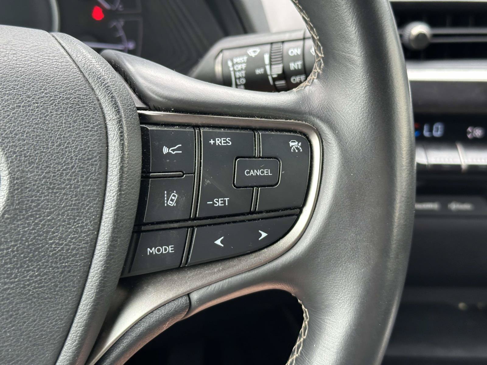 Used 2019 Lexus UX 250h AWD/4WD image 23