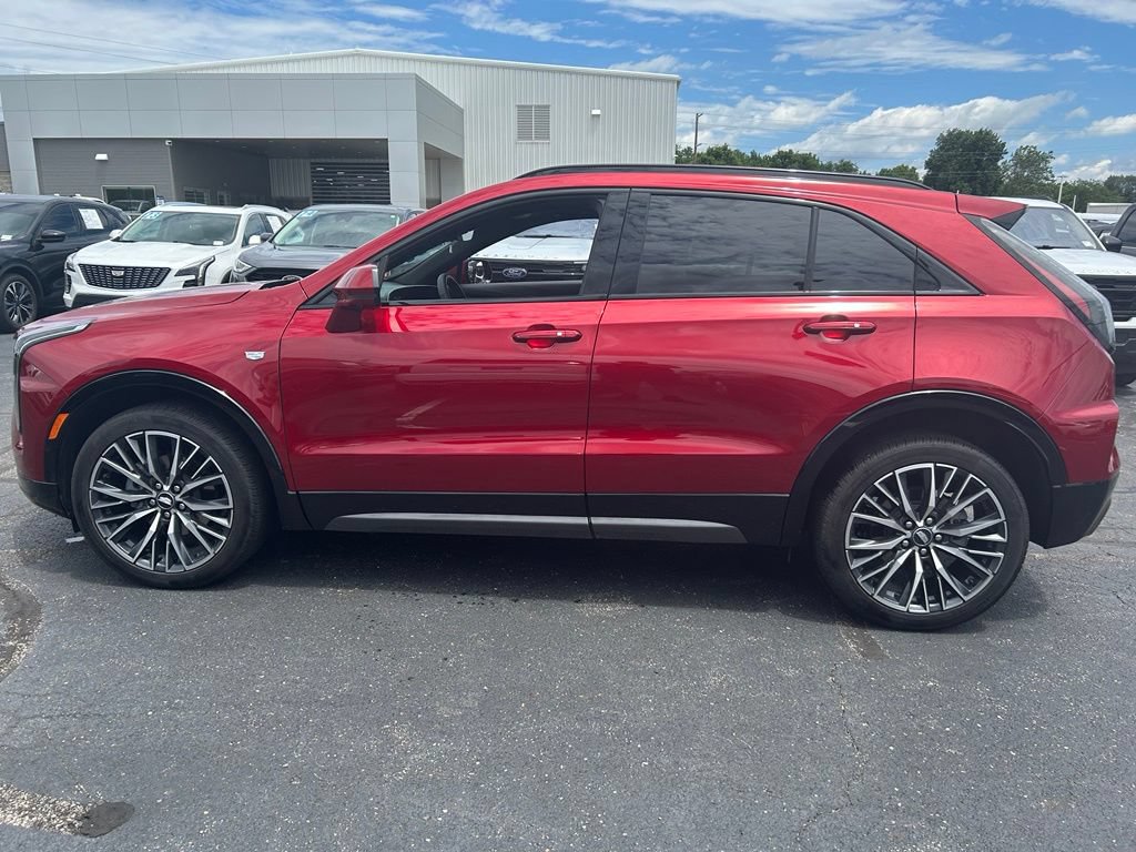 Used 2025 Cadillac XT4 Sport AWD/4WD image 5