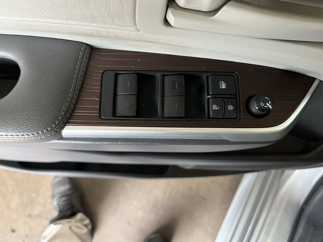 Used 2022 Toyota Sienna LE AWD/4WD image 4