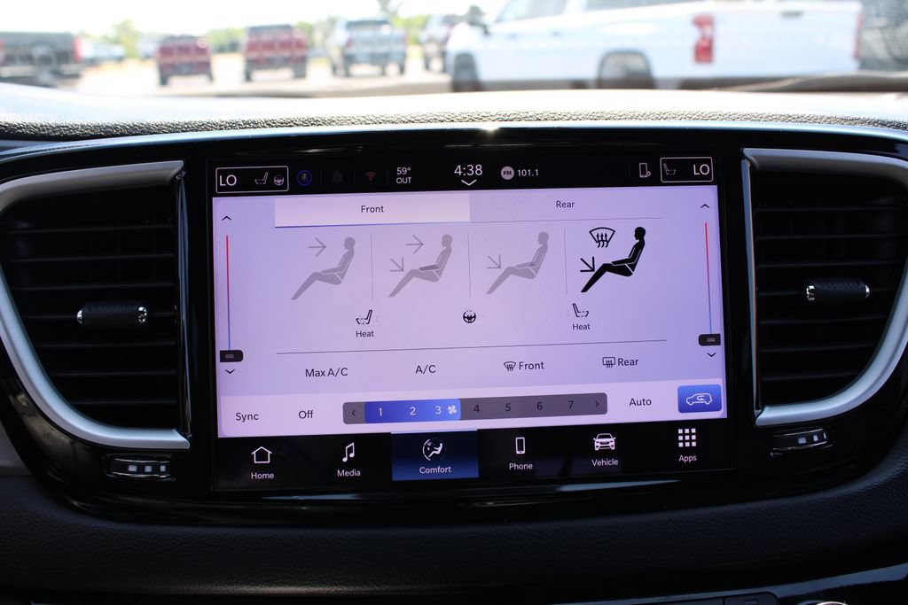 Used 2025 Chrysler Pacifica Select FWD image 50