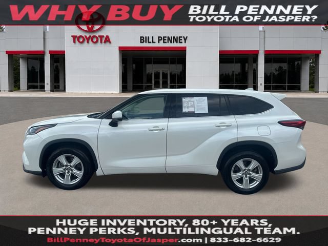 Used 2021 Toyota Highlander L FWD image 2