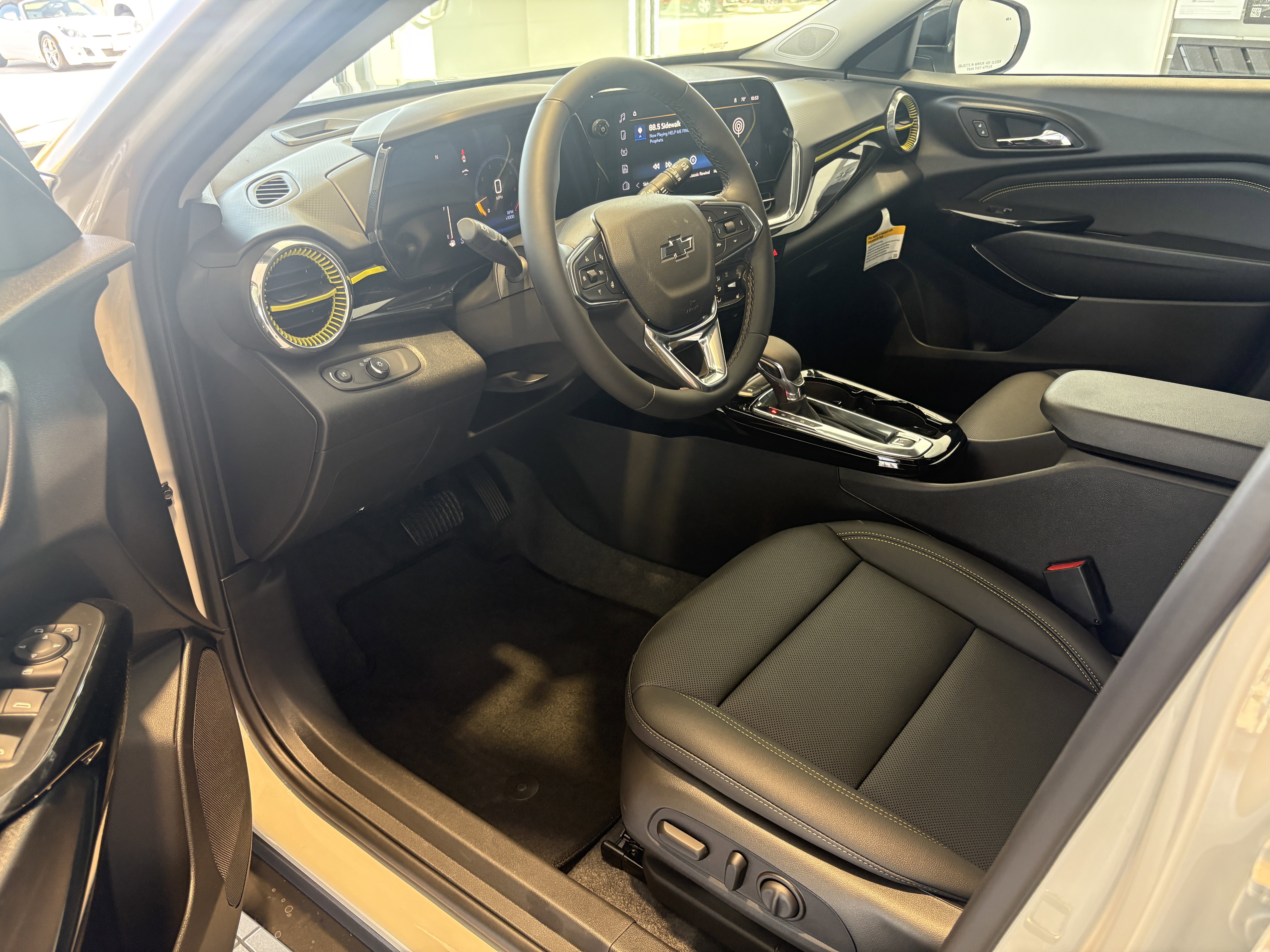 New 2026 Chevrolet Trax ACTIV w/ Sunroof Package image 7