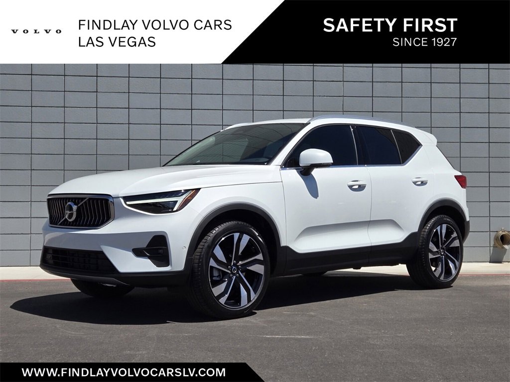 New 2025 Volvo XC40 B5 Ultra w/ Climate Package
