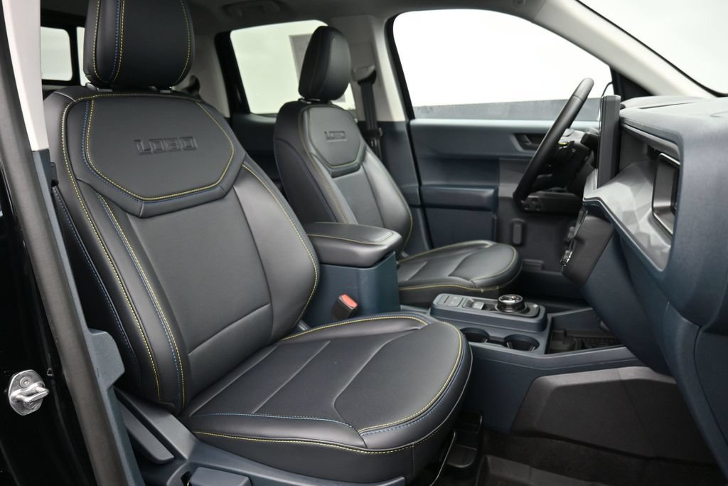 Used 2025 Ford Maverick Lobo AWD/4WD image 26