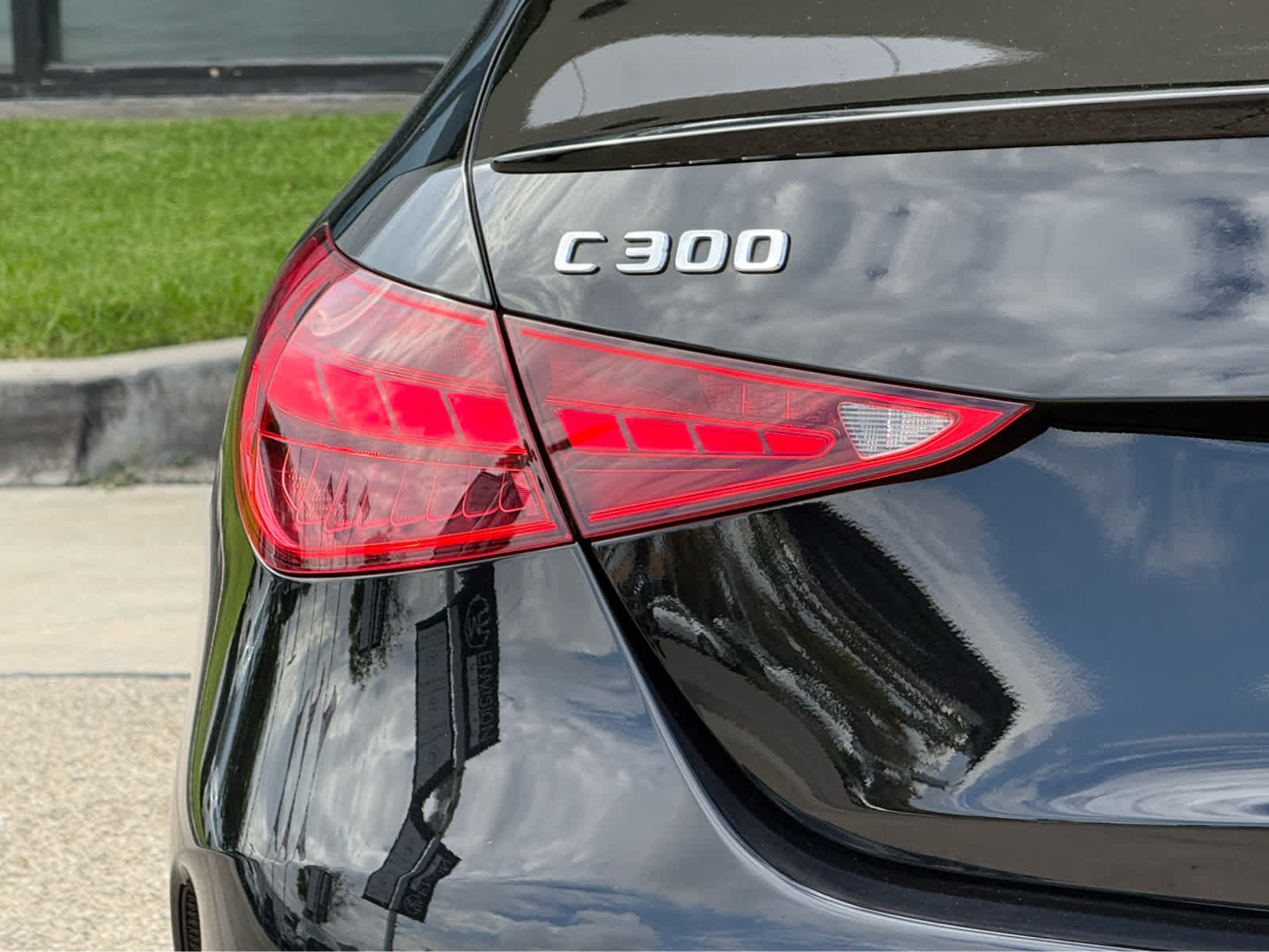 Used 2023 Mercedes-Benz C 300 Sedan image 10