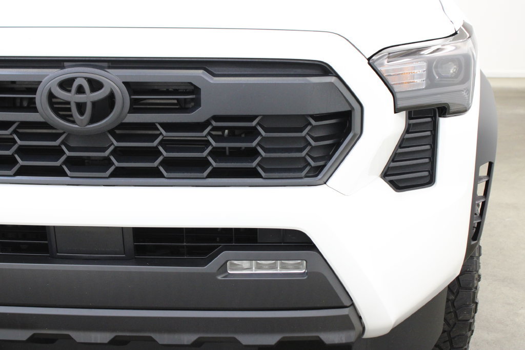 Used 2025 Toyota Tacoma TRD Off-Road AWD/4WD image 8