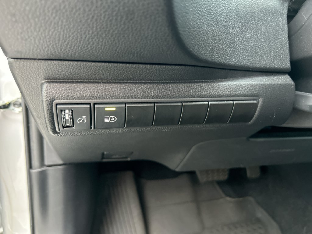 Used 2025 Toyota Corolla LE FWD image 13