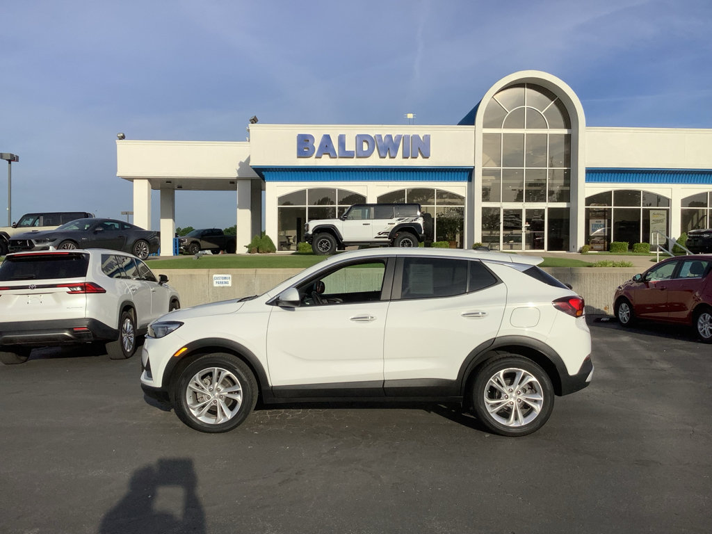 Used 2023 Buick Encore GX Preferred w/ Cold Weather Comfort Package AWD/4WD image 4