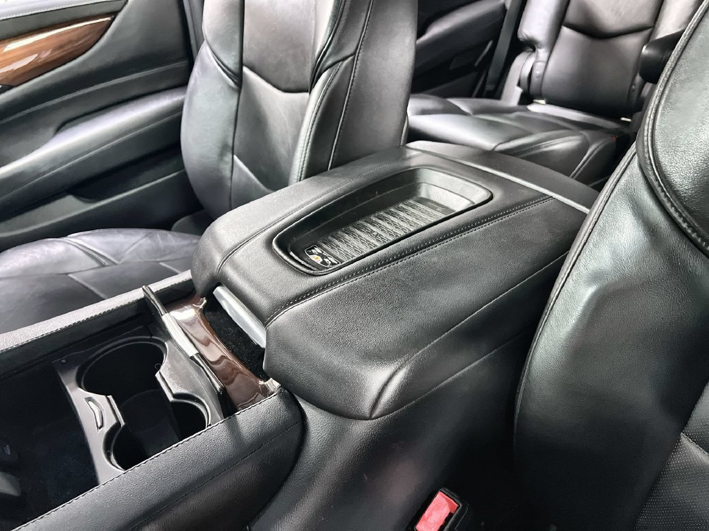 Used 2019 Cadillac Escalade Luxury RWD image 40