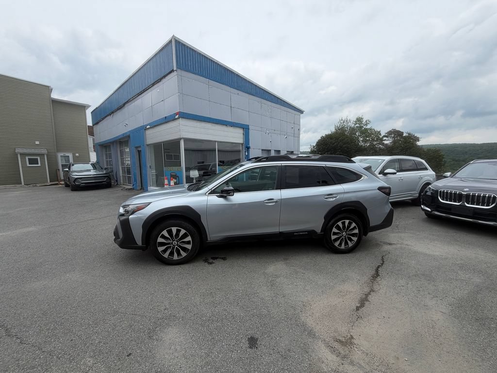 Used 2024 Subaru Outback Limited XT AWD/4WD image 2