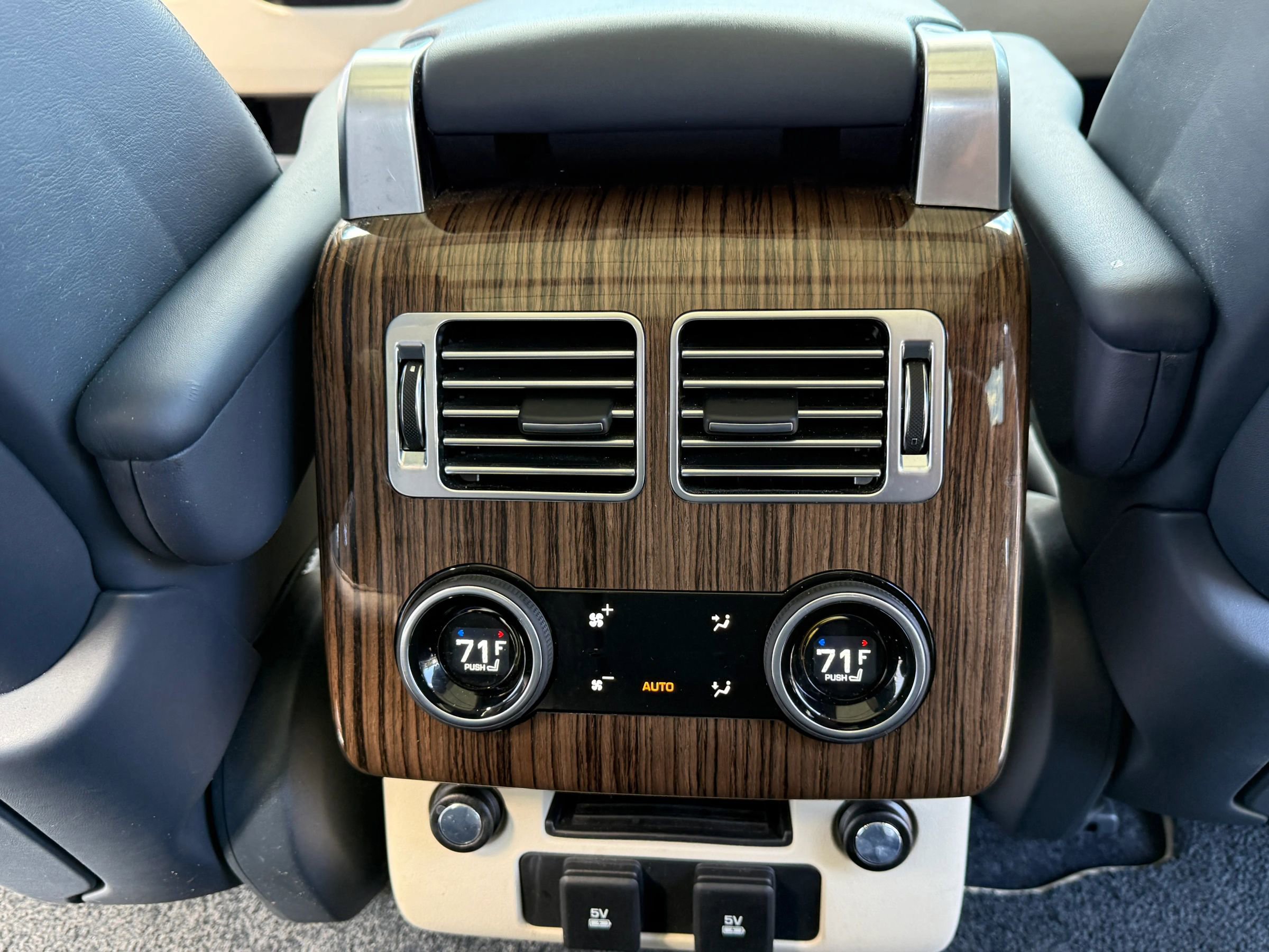 Used 2018 Land Rover Range Rover Autobiography image 18