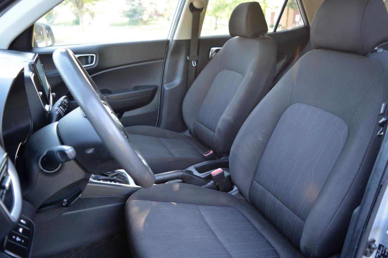 Used 2021 Hyundai Venue SE FWD image 10
