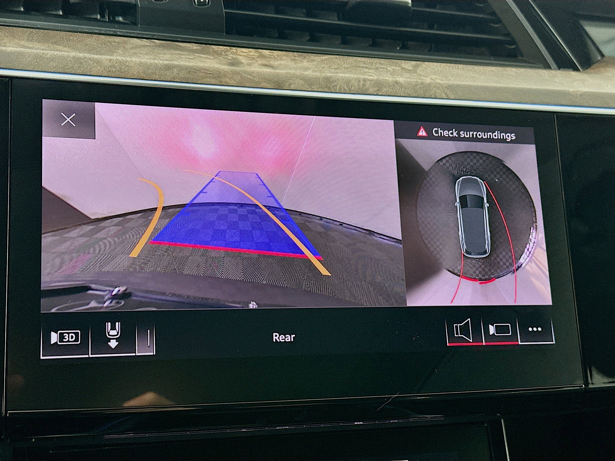 Used 2019 Audi e-tron Prestige w/ Prestige Package image 14