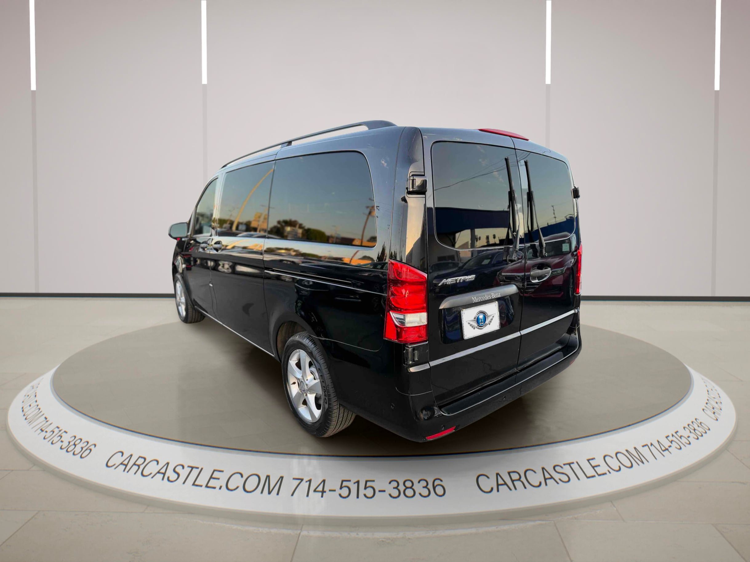 Used 2016 Mercedes-Benz Metris Passenger image 3