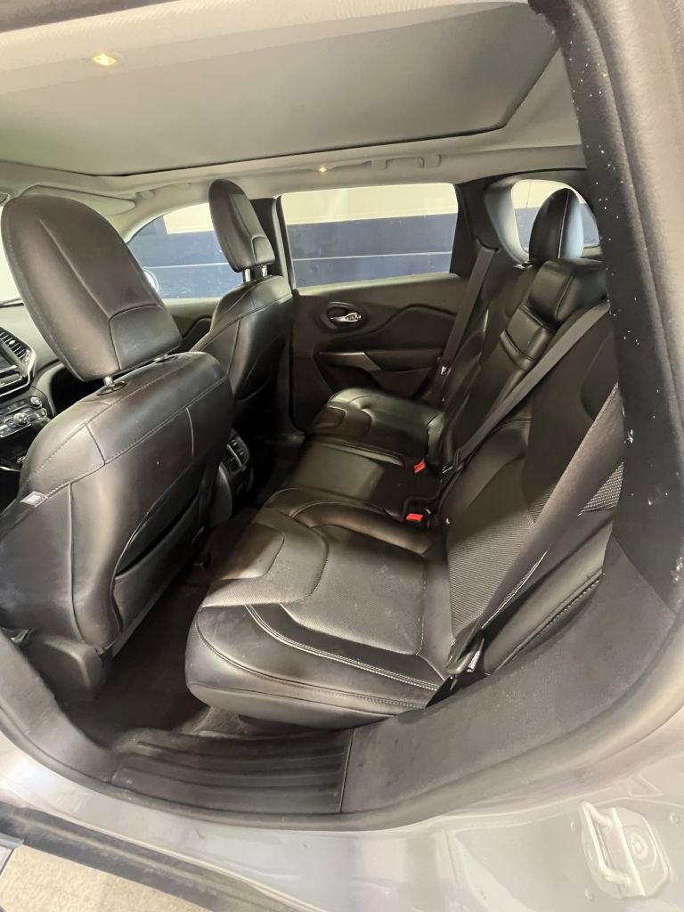 Used 2019 Jeep Cherokee Limited image 6