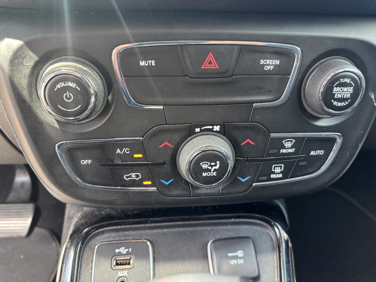 Used 2020 Jeep Compass Latitude FWD image 24