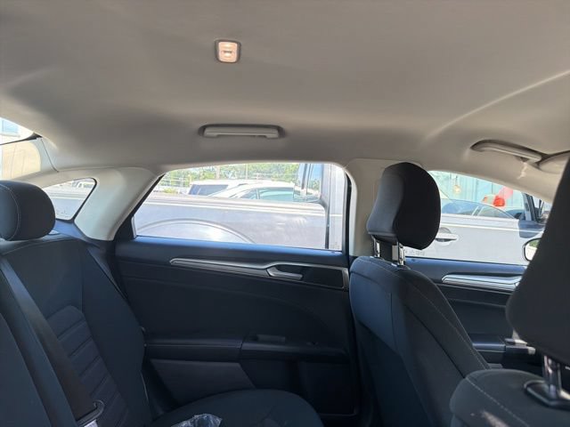 Used 2020 Ford Fusion SE FWD image 16